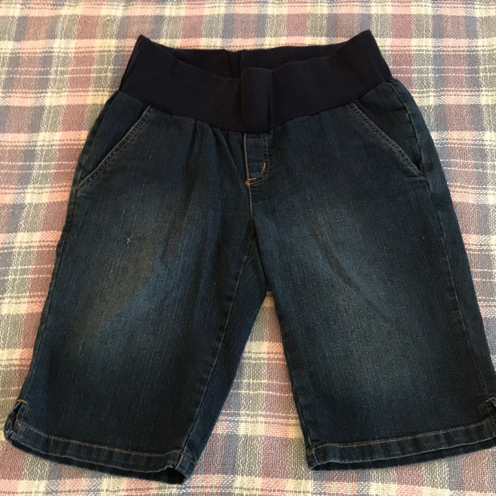 Cute jeans shorts with pockets-maternity
